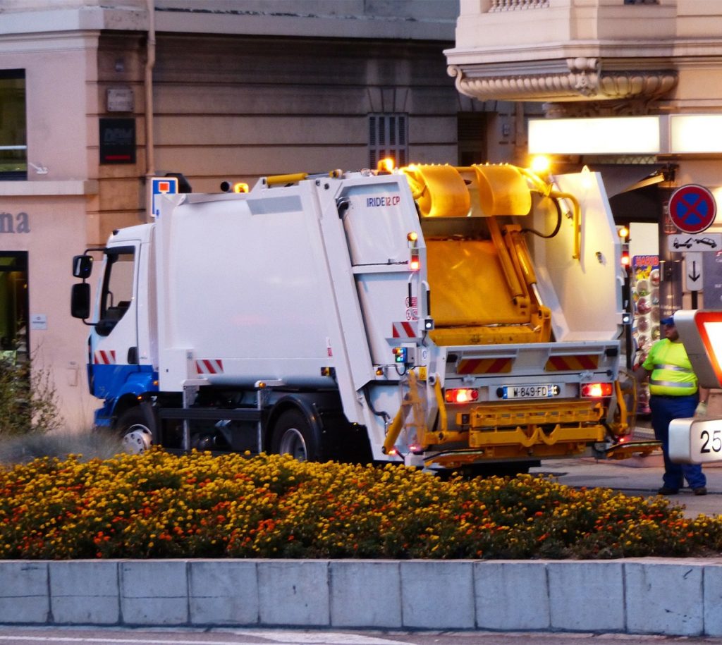 La récupération des déchets est la première étape du recyclage. Elle est souvent associée au terme de « tri sélectif ».