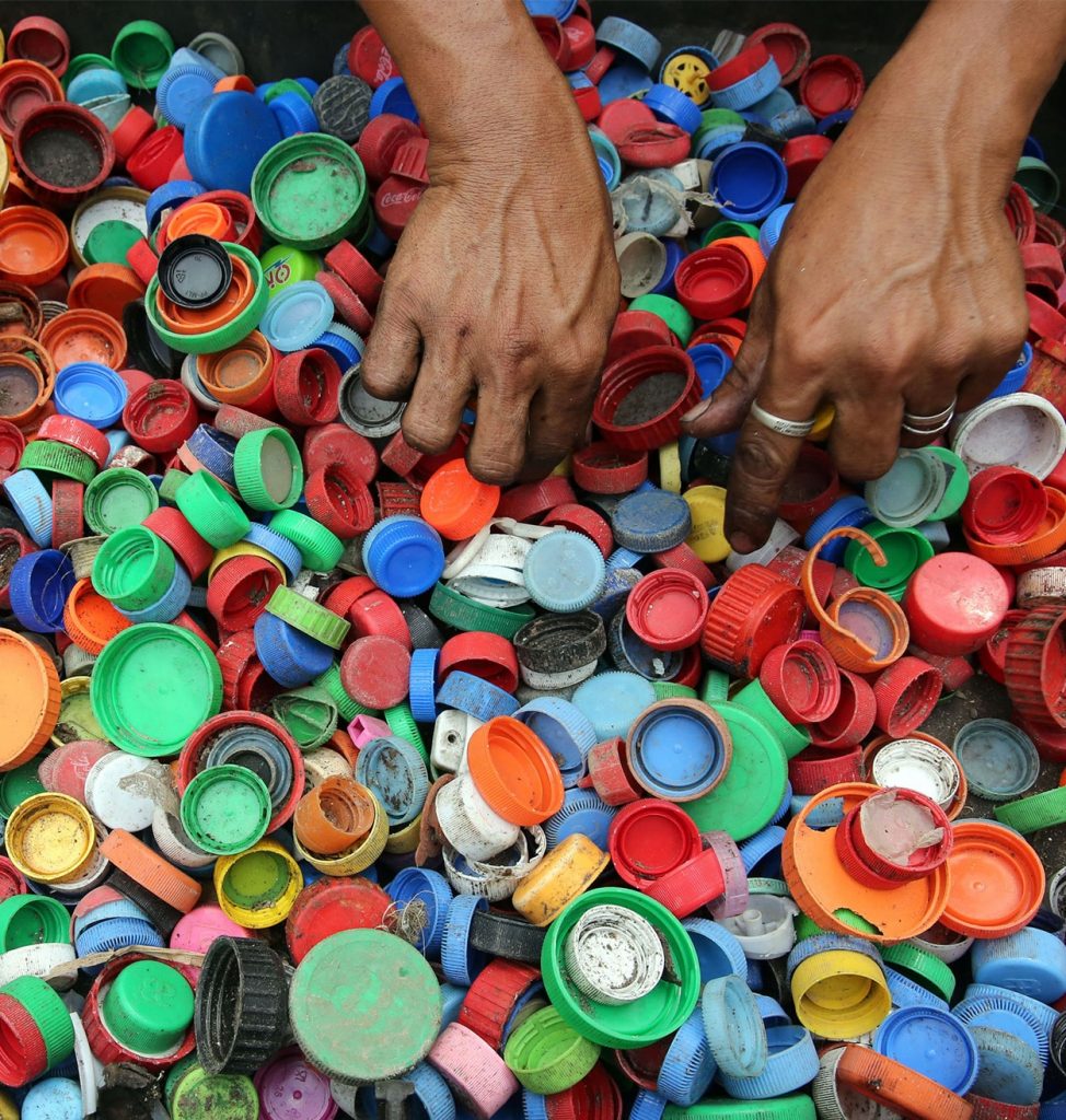 Une fois les déchets orientés, ils sont ensuite collectés puis transportés vers des sociétés de tri et de préparation avant de débuter la phase du recyclage.